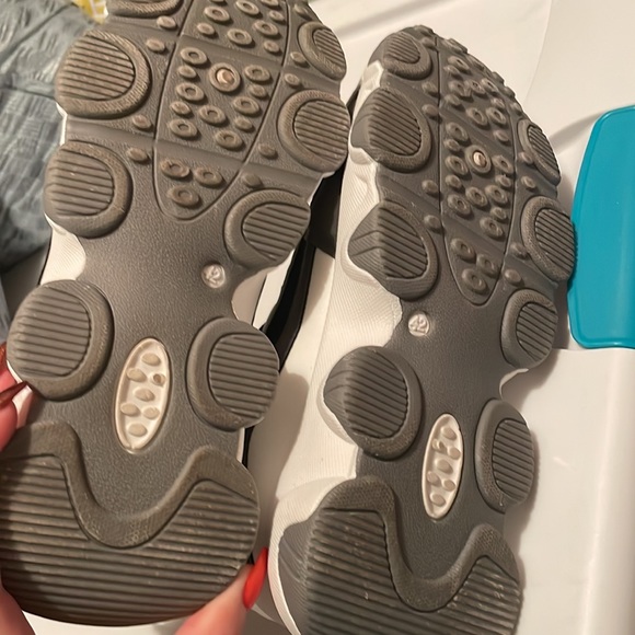 Brand new - Picture 2 of 3